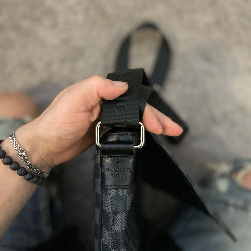 Louis Vuitton Damier Graphite Messenger Bag - Picture 10 of 12
